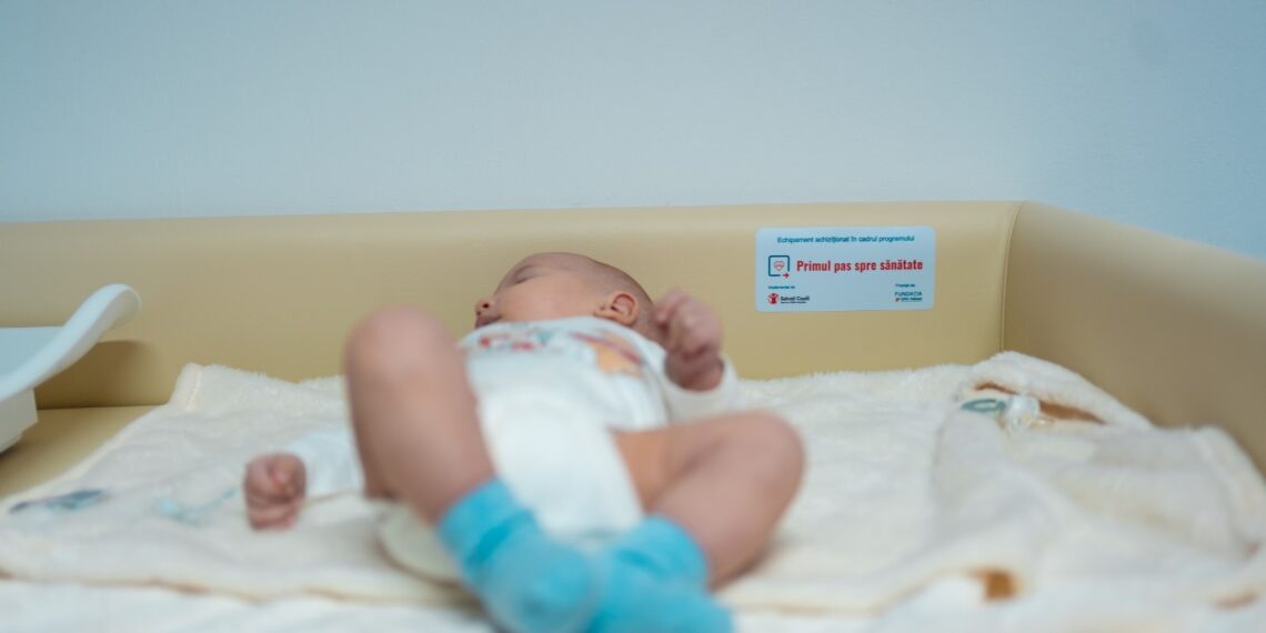 60 de cabinete medicale din mediul rural, dotate cu aparatură