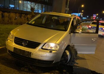 Urmărire ca-n filme. Un tânăr cu permisul suspendat, prins de polițiști