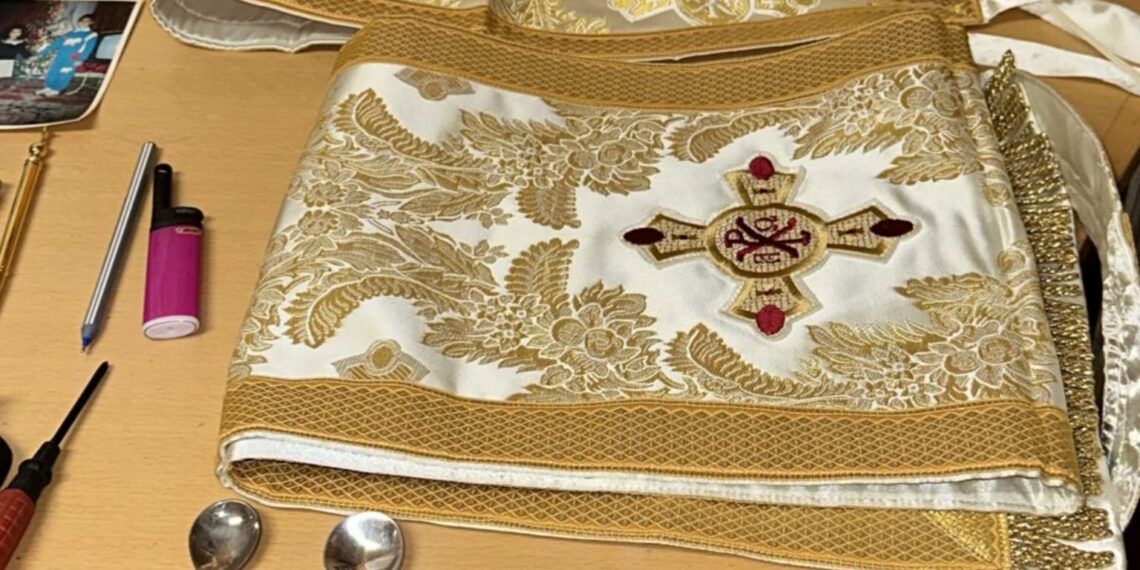 Surprins în flagrant delict, în timp ce fura dintr-o biserică