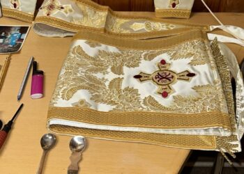 Surprins în flagrant delict, în timp ce fura dintr-o biserică