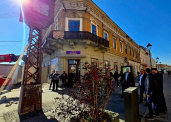 Ceasul electric din Lugoj intră în reabilitare/Foto