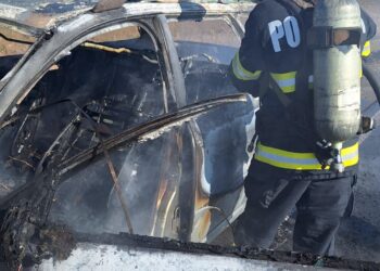 O mașină s-a făcut scrum în județul Arad