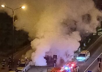 Mașină în flăcări pe Gheorghe Lazăr