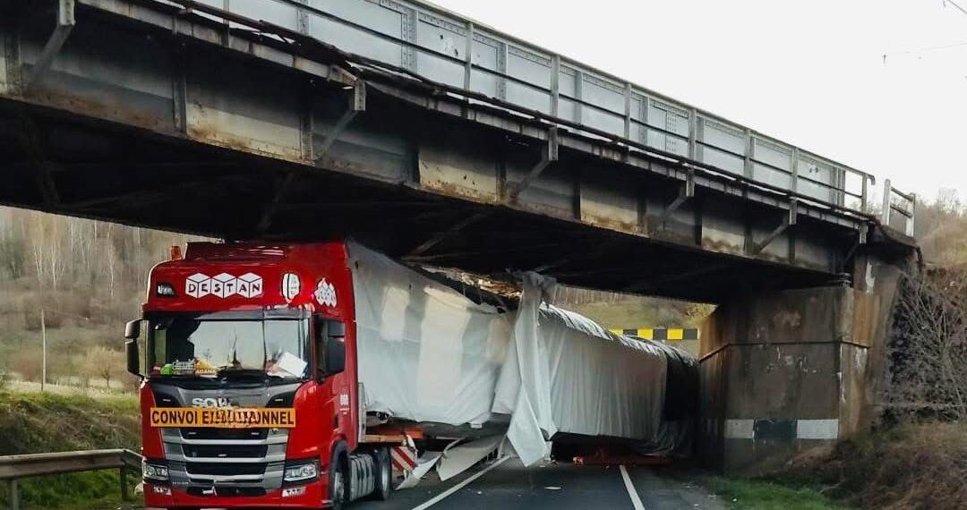 Trafic blocat în zona localității Teregova