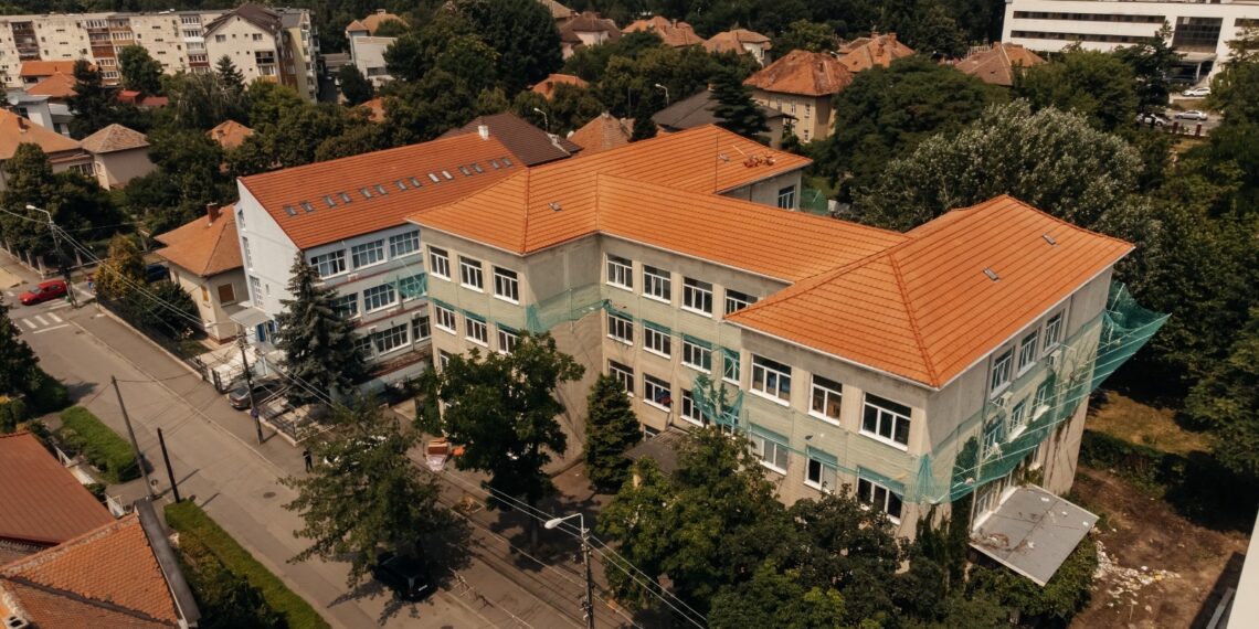 O nouă școală va intra în reabilitare: Gimnaziala de la Calderon are contract semnat
