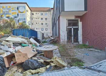 Firma responsabilă de reabilitarea Cinema Dacia, sancționată pentru a 12-a oară pentru gestionarea necorespunzătoare a deșeurilor