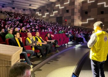 400 de elevi din Timiș au învățat cum să navigheze în siguranță pe internet