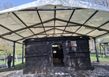 Biserica de la Topla, pusă în siguranță de două structuri metalice