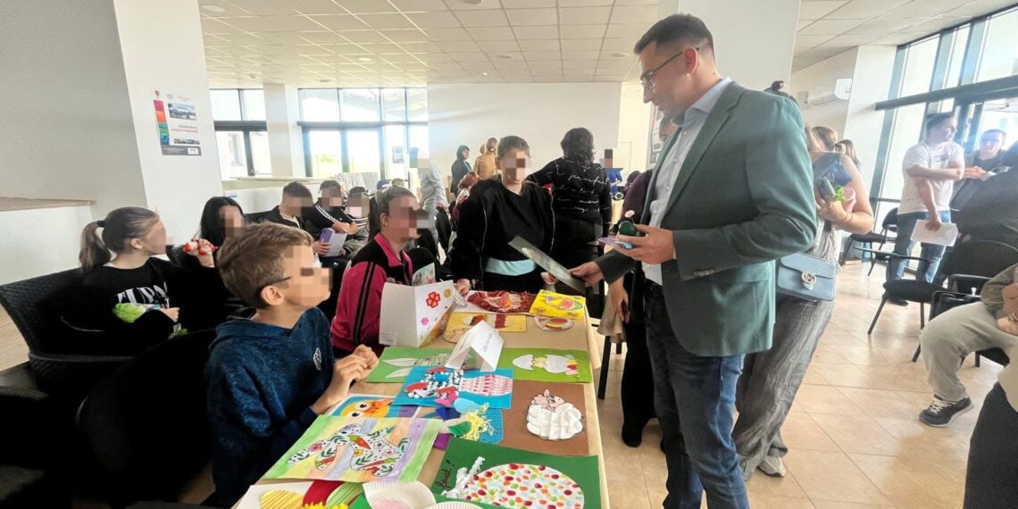 Centrul Comunitar pentru Învățare Permanentă Timiș a găzduit o expoziție dedicată copiilor din școlile incluzive