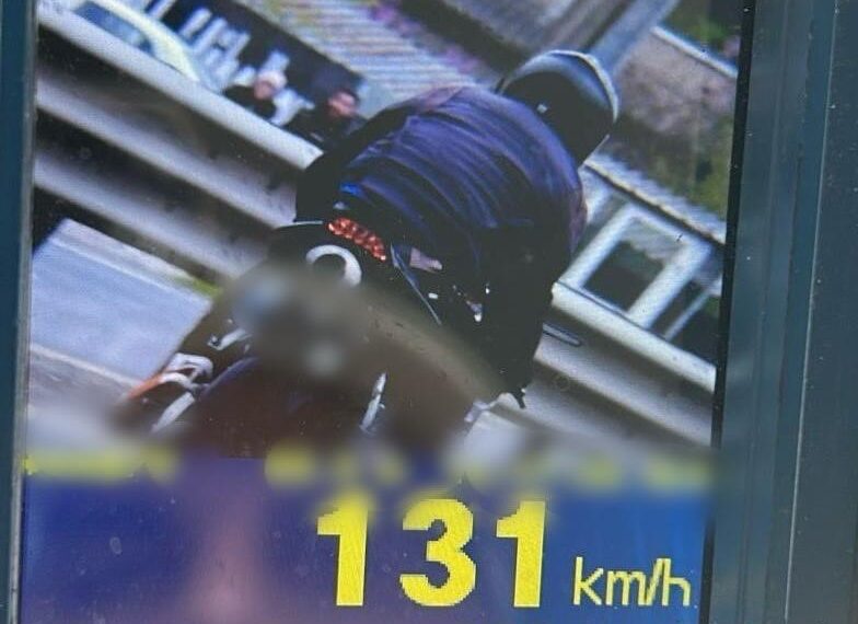 Razie în Timiș. Un bărbat care conducea o motocicletă cu viteza de 131 km/h a fost amendat drastic