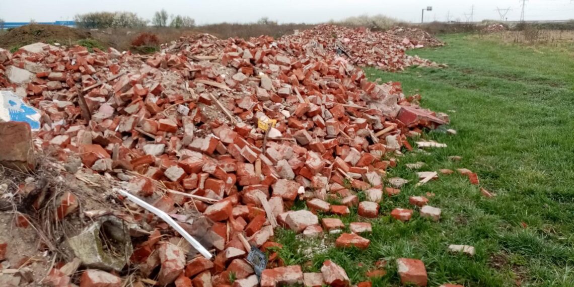 Incendiu la o hală din Arad