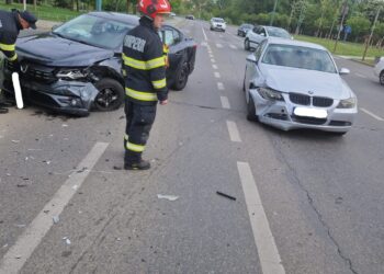 Accident în zona Pasajului Michelangelo: 2 mașini avariate, un șofer la spital