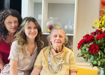 Trei generații de pictorițe, în expoziție la Biblioteca Politehnicii/Foto