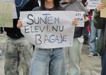 Elevii Liceului Tehnologic de Vest din Timișoara protestează