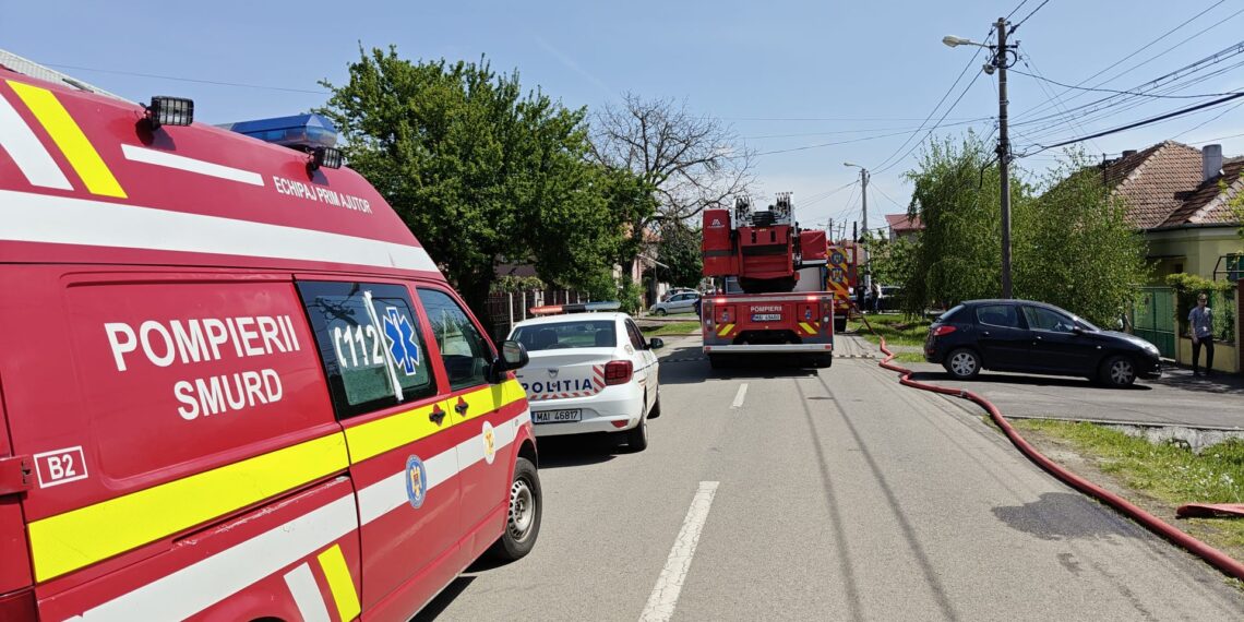 Casă în flăcări la Timișoara. UPDATE: Au ars 30.000 de euro