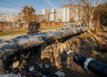 O mașină a ars ca o torță în apropiere de Pecica