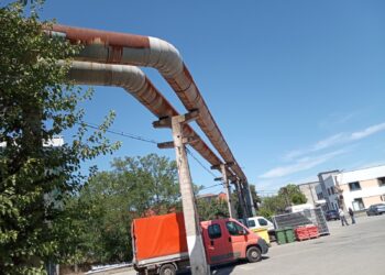 O mașină a ars ca o torță în apropiere de Pecica