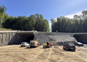 Peste 700 de oameni și circa 350 de utilaje lucrează la tunelul de pe sectorul A1 Margina – Holdea