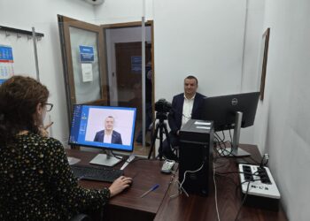 Pas spre digitalizare la Lugoj. Primarul Călin Dobra și-a făcut carte de identitate electronică
