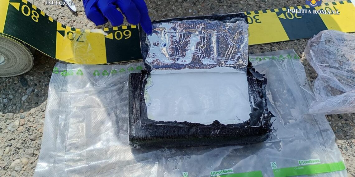 Traficanți de droguri capturați de oamenii legii la Arad/Video