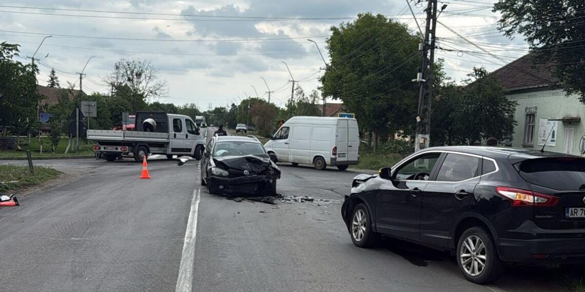 Două șoferițe au fost rănite și au ajuns la spital în urma unui accident ce a avut loc la Orțișoara