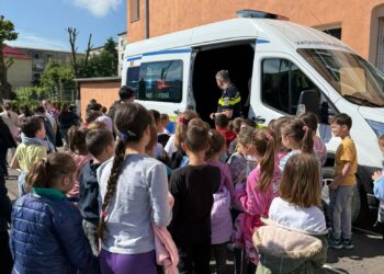 Activități preventive desfășurate de către polițiști la Școala Gimnazială Nr. 2 din Lugoj/Foto