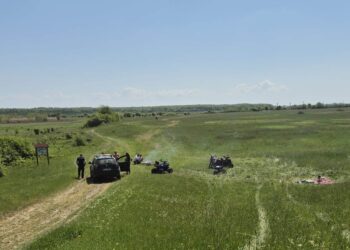 Distracție scumpă de 1 Mai! Amenzi usturătoare pentru tineri care au intrat cu ATV-uri și motociclete în Parcul Natural Lunca Mureșului