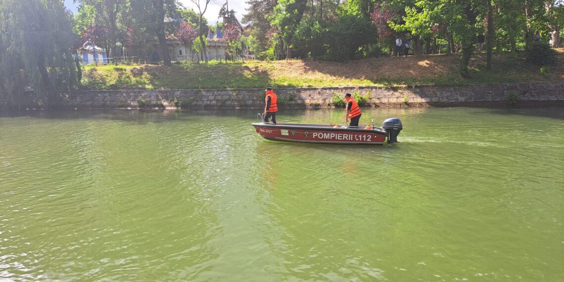 Un bărbat a murit la Timișoara după ce s-a aruncat în canalul Bega. Scafandrii l-au căutat ore în șir/Video