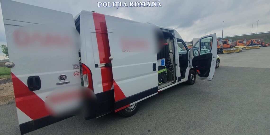 Autolitară susceptibilă a fi sustrasă, depistată pe A1, Deva – Nădlac