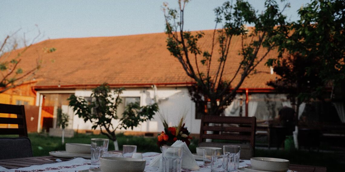 Brunch cu mâncare macedoneană la Punctul Gastronomic Local „Din grădina lui Raul”, aflat la Dudeștii Noi