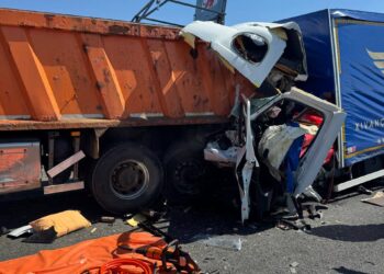 Șofer încarcerat pe A1, în urma unui accident