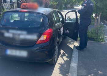 Vehiculele școlilor de șoferi, verificate de către polițiști rutieri din Timiș