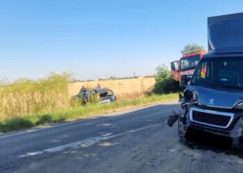 Accident rutier în care au fost implicate 4 autovehicule, pe DN 69, în apropierea localității Vinga