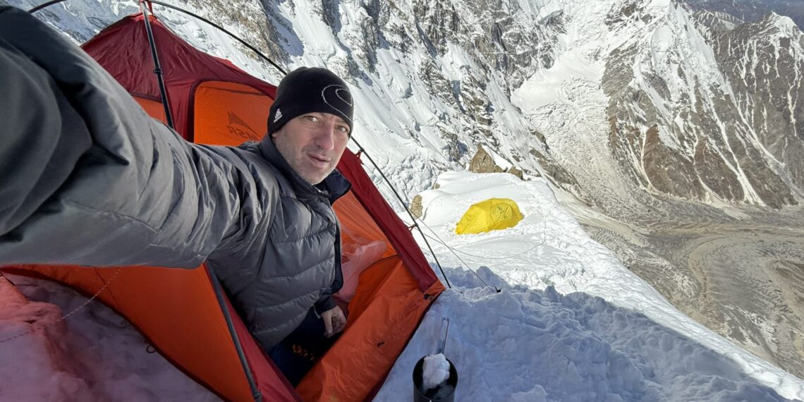 Horia Colibășanu continuă ascensiunea spre vârful Nanga Parbat, după instalarea taberei 2
