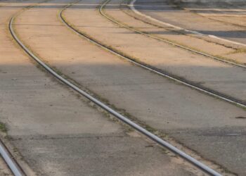 Un biciclist a ajuns la spital după ce a fost lovit de tramvai