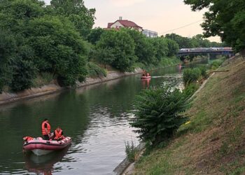 Misiune de salvare contracronometru la Timișoara: o persoană a căzut în apă pe Splaiul Peneș Curcanul