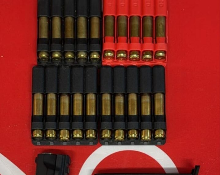 Armă și cartușe introduse ilegal în țară, confiscate de polițiști în Caraș-Severin