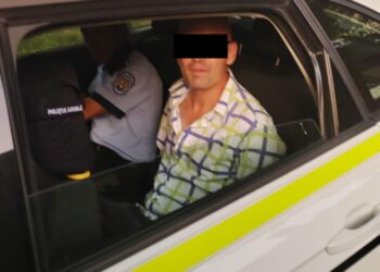 Bărbat care se autosatisfăcea în Parcul Central, surprins în fapt și reținut de polițiștii locali