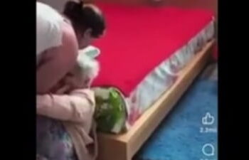 Jimbolia: Fiul unei bătrâne a filmat cum aceasta este bătută de soția lui, fără să intervină/Video