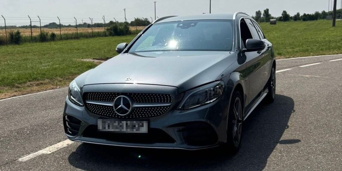 Autoturism căutat de autorități, descoperit de polițiștii de frontieră din PTF Foeni