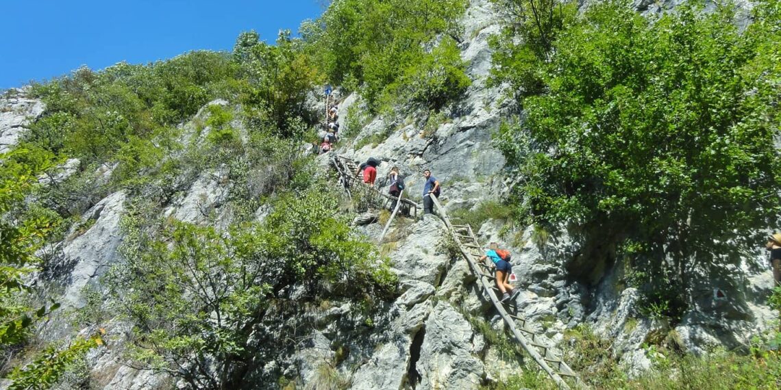 Pedale, motoare și solidaritate – un eveniment caritabil pentru educația copiilor din Ineleț