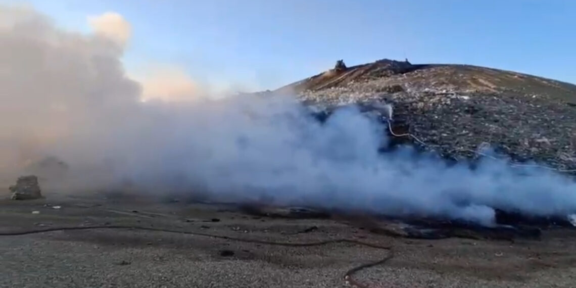 Incendiu la deșeurile de la groapa comunală din Arad