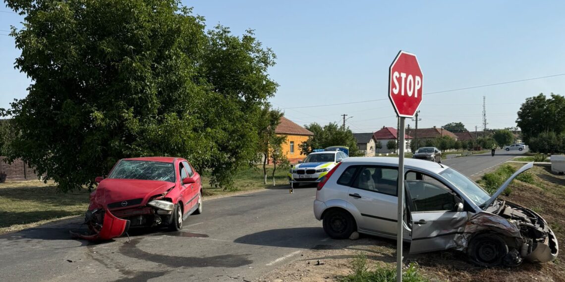 Accidentul „bunicilor” pe un drum județean din Timiș. Trei persoane, la spital