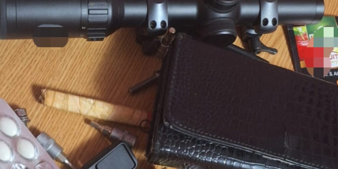 Armă letală și peste 1.300 de cartușe, descoperite în Caraș-Severin! Doi bărbați au fost reținuți