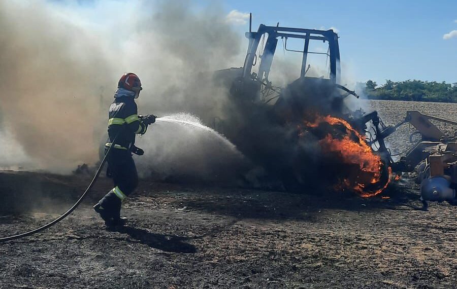 Șapte incendii în doar câteva ore, în județul Arad! Pompierii trag un semnal de alarmă: „STOP incendiilor de vegetație!”