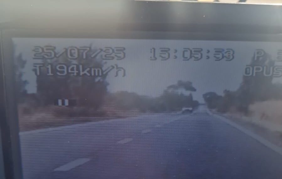 Prins cu 194 km/h pe un drum unde limita era de 90. Șoferul, sancționat dur de polițiști