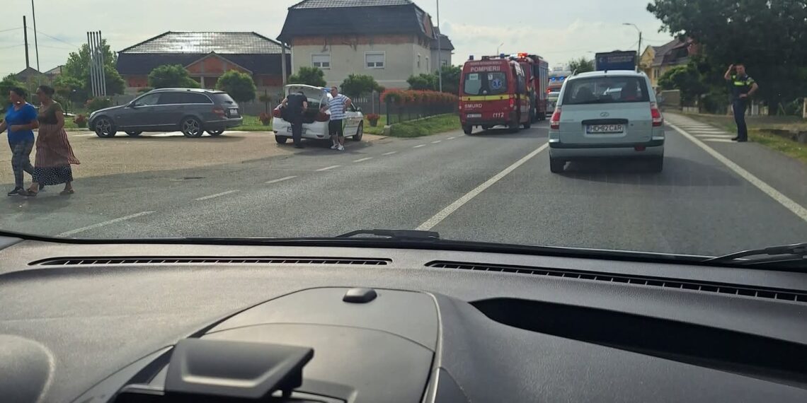 Accident la Recaș. Doi minori au fost răniți