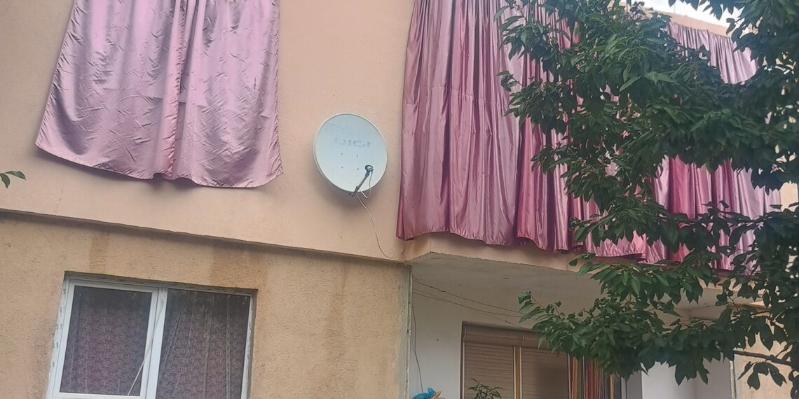 Artă urbană la Lugoj: draperii la balcon