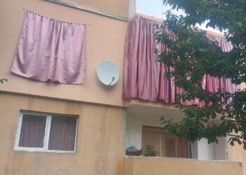 Artă urbană la Lugoj: draperii la balcon