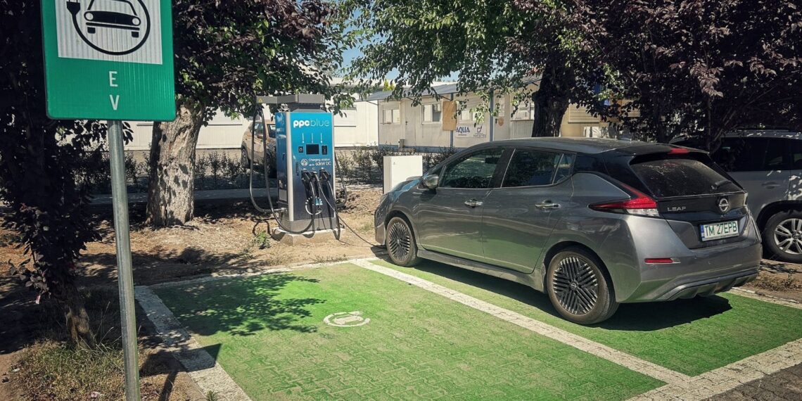 5 noi stații electrice de încărcare autovehicule sunt funcționale în Dumbrăvița